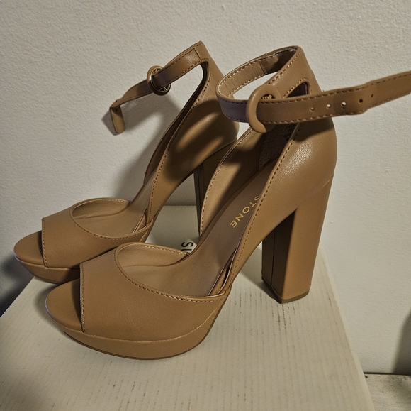 Heels - Picture 3 of 7